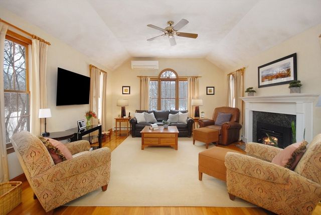 40 Fifers Ln, Boxborough, MA 01719