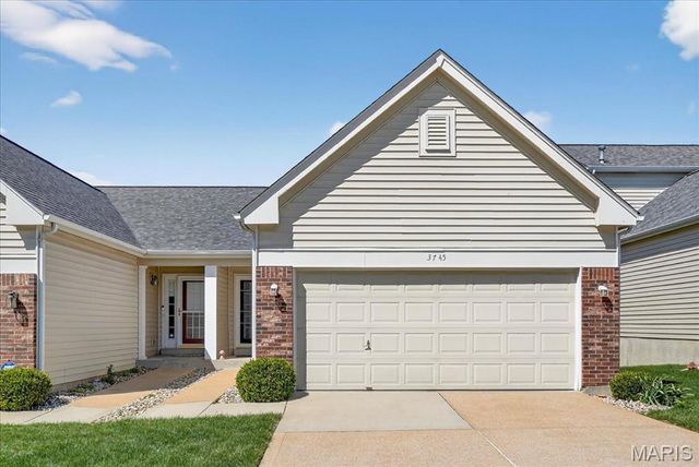 3745 Southern Manor Drive, St Louis, MO 63125