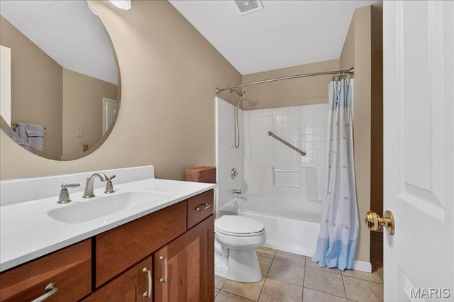 3745 Southern Manor Drive, St Louis, MO 63125