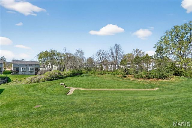 3745 Southern Manor Drive, St Louis, MO 63125