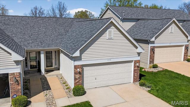3745 Southern Manor Drive, St Louis, MO 63125