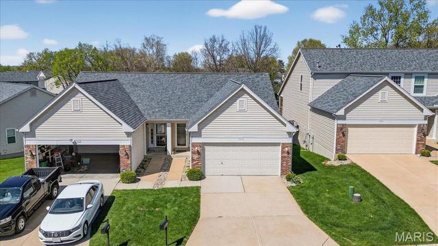 3745 Southern Manor Drive, St Louis, MO 63125
