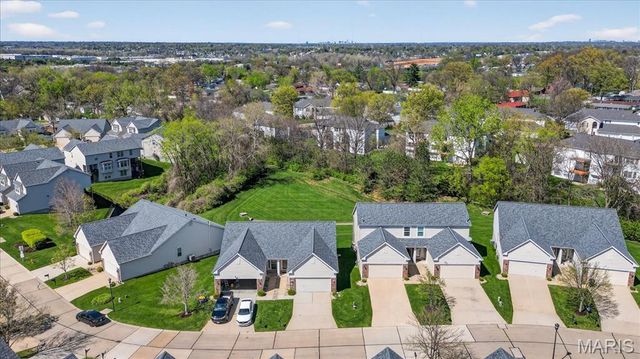 3745 Southern Manor Drive, St Louis, MO 63125