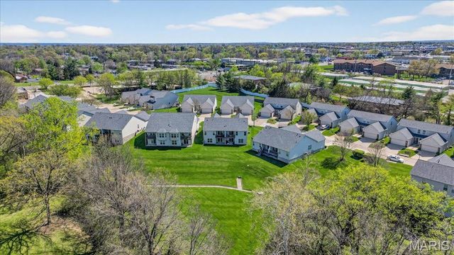 3745 Southern Manor Drive, St Louis, MO 63125