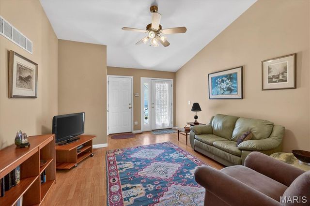 3745 Southern Manor Drive, St Louis, MO 63125