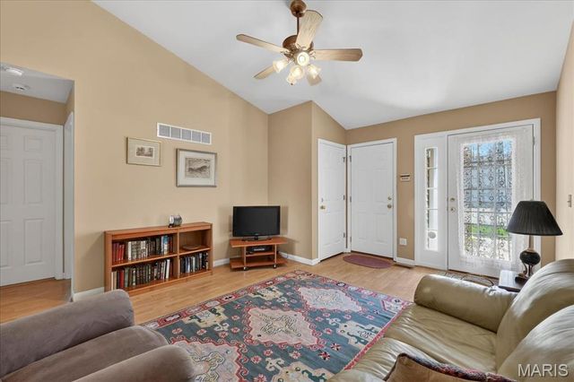 3745 Southern Manor Drive, St Louis, MO 63125