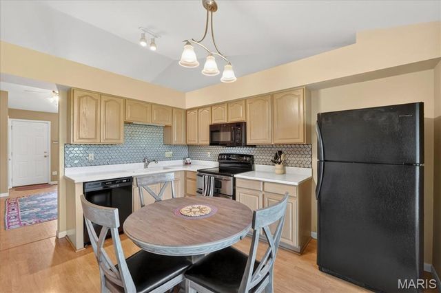 3745 Southern Manor Drive, St Louis, MO 63125