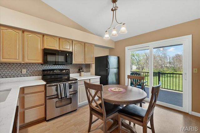 3745 Southern Manor Drive, St Louis, MO 63125