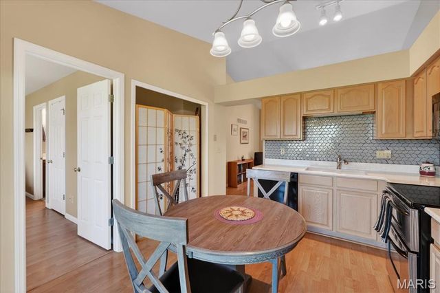3745 Southern Manor Drive, St Louis, MO 63125