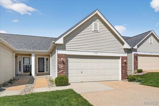 3745 Southern Manor Drive, St Louis, MO 63125