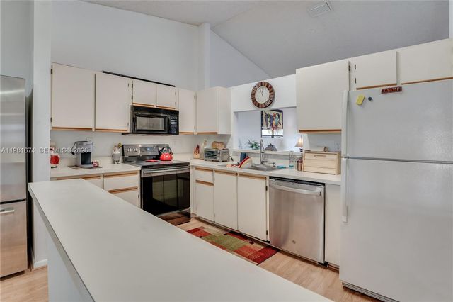 7641 NW 99th Ave, Tamarac, FL 33321