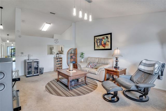 7641 NW 99th Ave, Tamarac, FL 33321