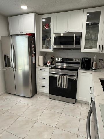 15708 Bottlebrush Cir, Delray Beach, FL 33484