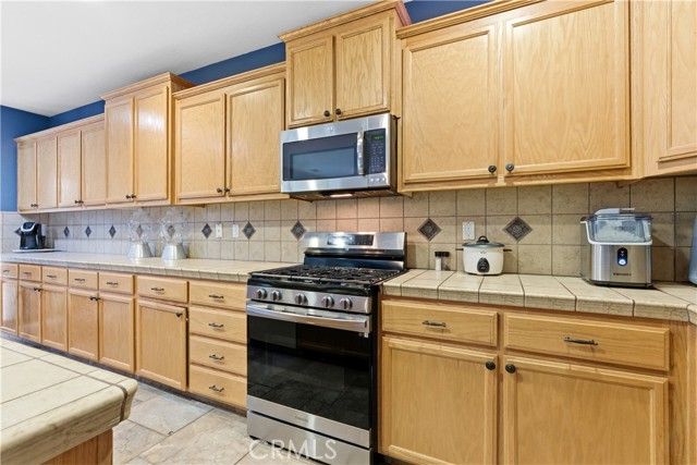 2605 Hoyt Avenue, Tulare, CA 93274