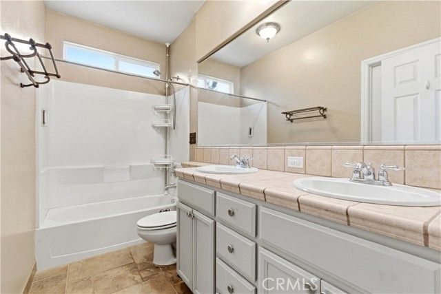 2605 Hoyt Avenue, Tulare, CA 93274