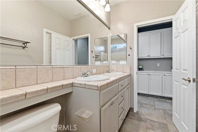 2605 Hoyt Avenue, Tulare, CA 93274