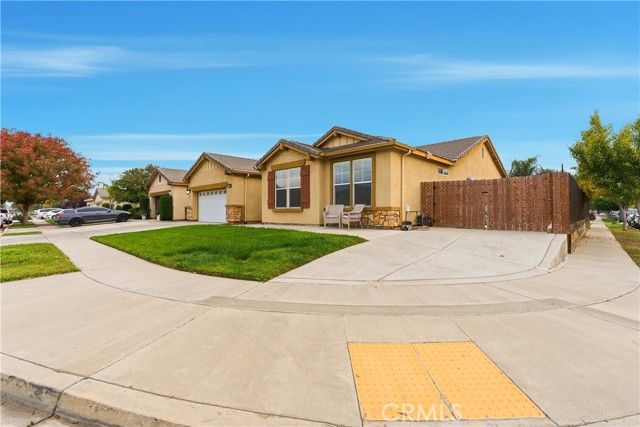 2605 Hoyt Avenue, Tulare, CA 93274