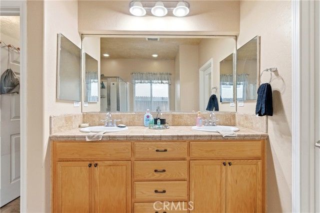 2605 Hoyt Avenue, Tulare, CA 93274