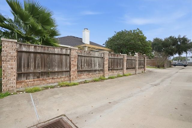 7029 Chiswick Dr, Corpus Christi, TX 78413