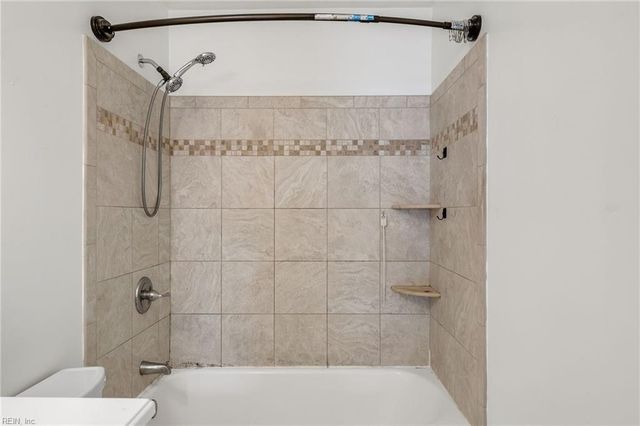 40 Crestwood CIR, Hampton, VA 23669