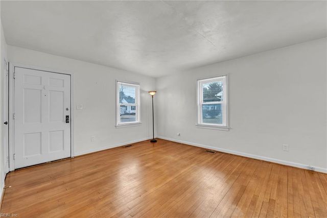 40 Crestwood CIR, Hampton, VA 23669