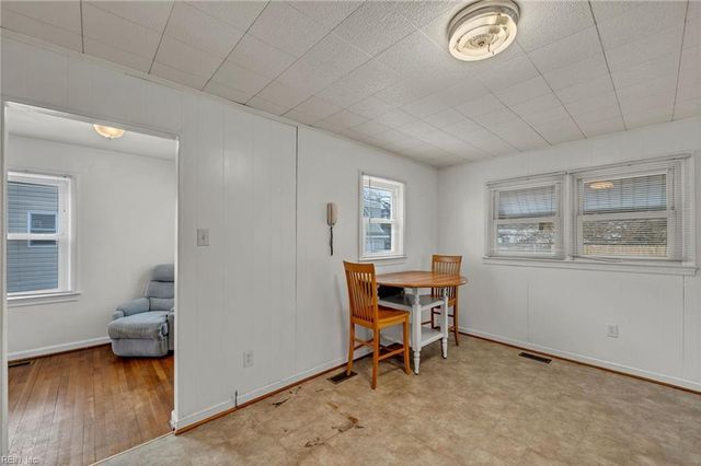 40 Crestwood CIR, Hampton, VA 23669