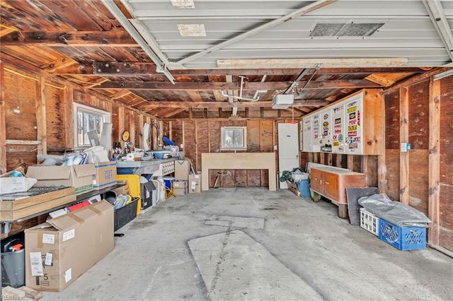 40 Crestwood CIR, Hampton, VA 23669