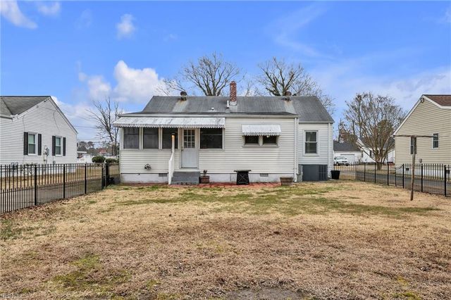 40 Crestwood CIR, Hampton, VA 23669