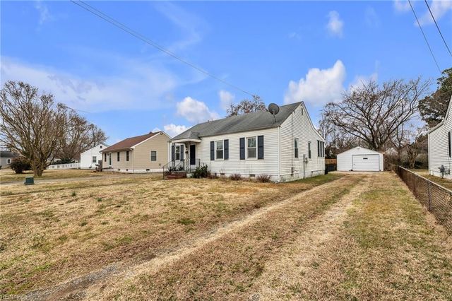 40 Crestwood CIR, Hampton, VA 23669