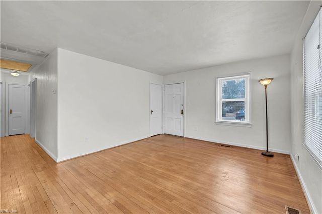 40 Crestwood CIR, Hampton, VA 23669