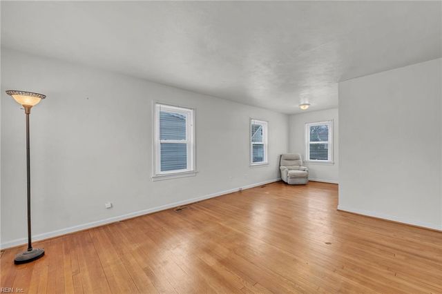 40 Crestwood CIR, Hampton, VA 23669