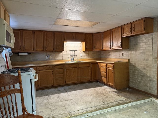 35 Center Street, Leetonia, OH 44431