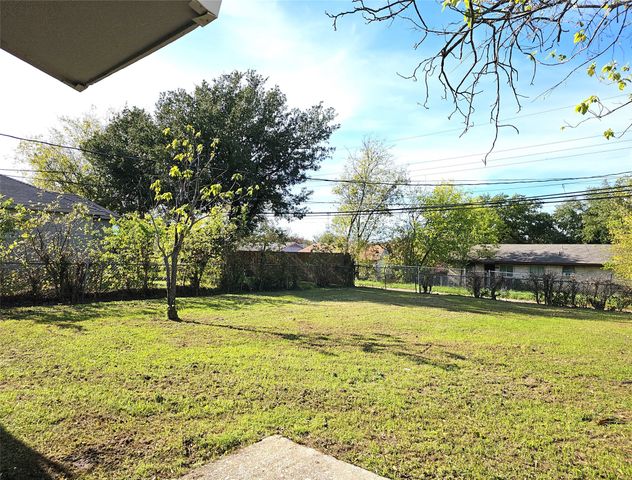 3735 Stateoak Drive, Dallas, TX 75241