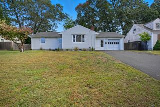 11 Copeland St, Springfield, MA 01108