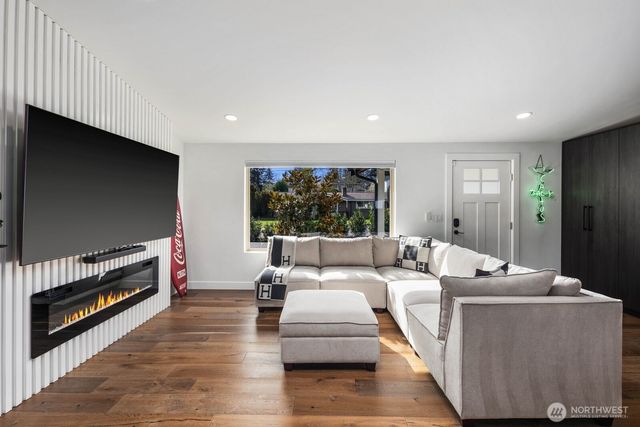 2100 Dayton Avenue NE, Renton, WA 98056