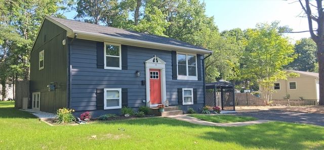 61 Esta, Plymouth, MA 02360