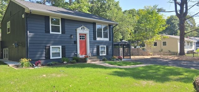 61 Esta, Plymouth, MA 02360