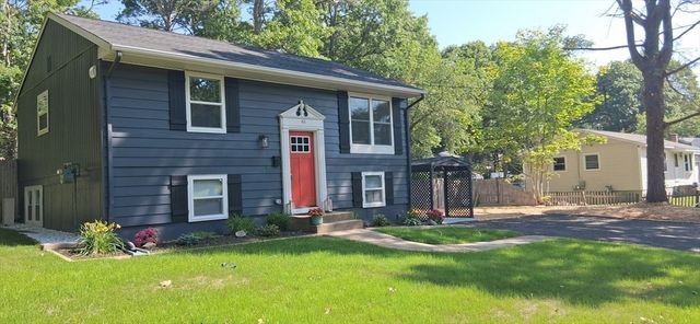 61 Esta, Plymouth, MA 02360