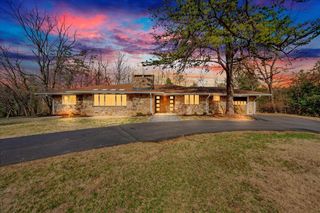 2104 Deyerle RD, Roanoke, VA 24018