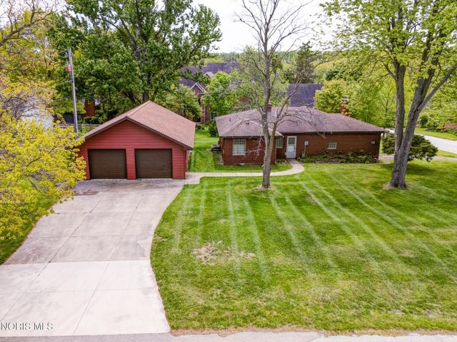 304 Mohawk Place, Maumee, OH 43537