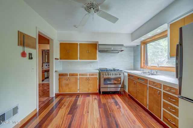 304 Mohawk Place, Maumee, OH 43537