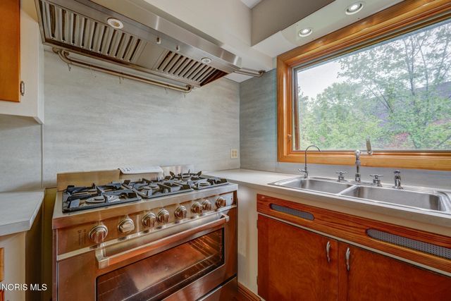 304 Mohawk Place, Maumee, OH 43537