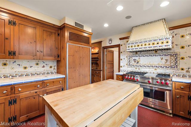 3945 Kirkland Court, Bloomfield Hills, MI 48302