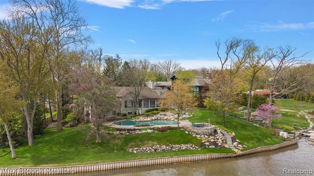 3945 Kirkland Court, Bloomfield Hills, MI 48302