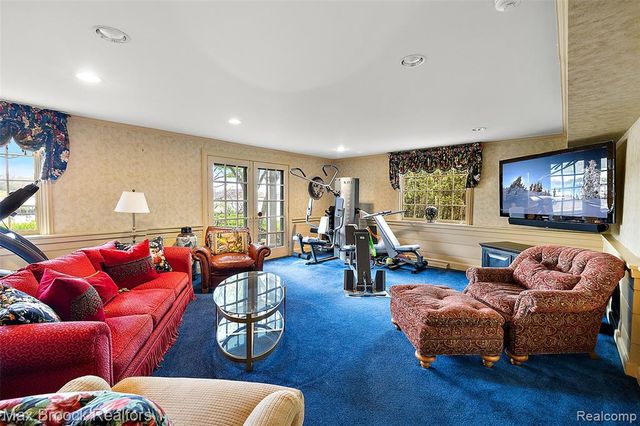 3945 Kirkland Court, Bloomfield Hills, MI 48302
