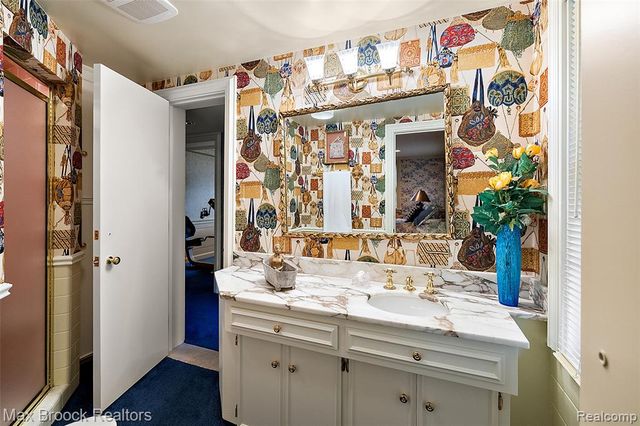 3945 Kirkland Court, Bloomfield Hills, MI 48302
