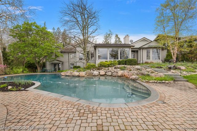 3945 Kirkland Court, Bloomfield Hills, MI 48302
