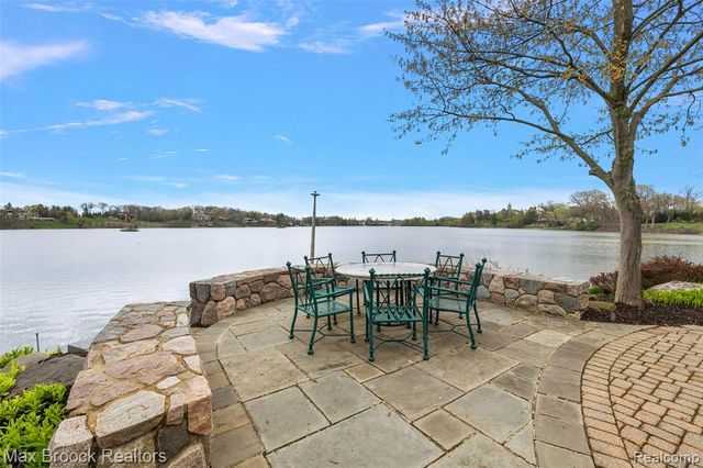 3945 Kirkland Court, Bloomfield Hills, MI 48302