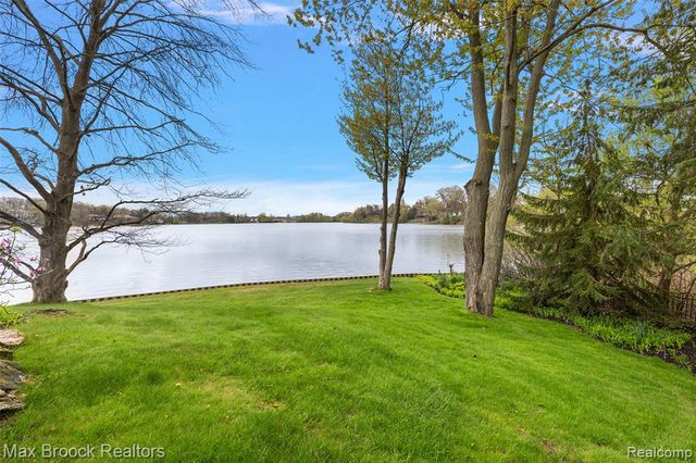 3945 Kirkland Court, Bloomfield Hills, MI 48302