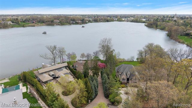 3945 Kirkland Court, Bloomfield Hills, MI 48302